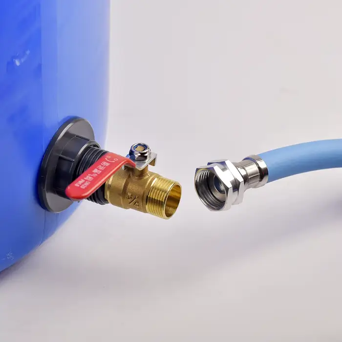 Adaptateurs de raccord de cloison en PVC avec robinet à tournant sphérique en laiton vers connecteur