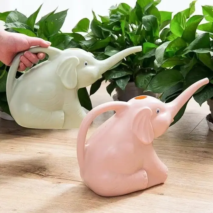 Arrosoir en plastique mignon en forme d'éléphant 2026 pour plantes