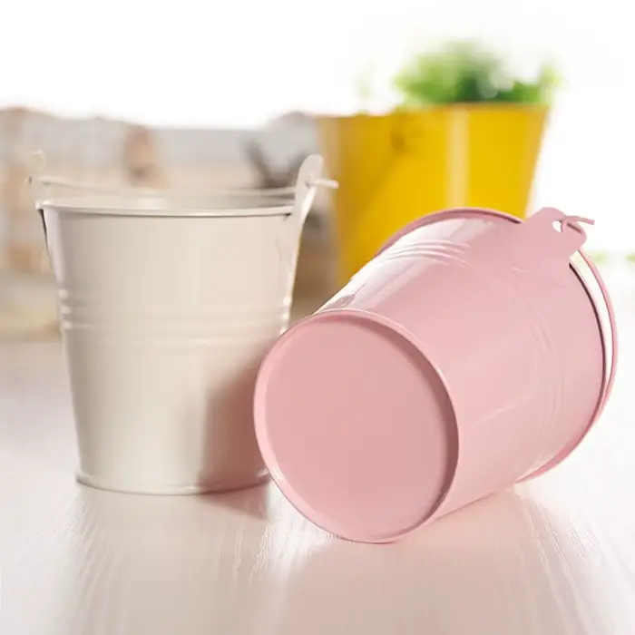 Pot de fleur en fer blanc vintage