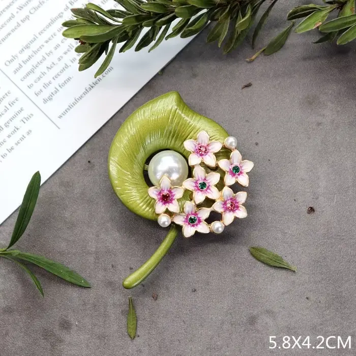 Broche plante verte exquise faite à la main, créative, Corsage pour femme, broches rétro en perles, 