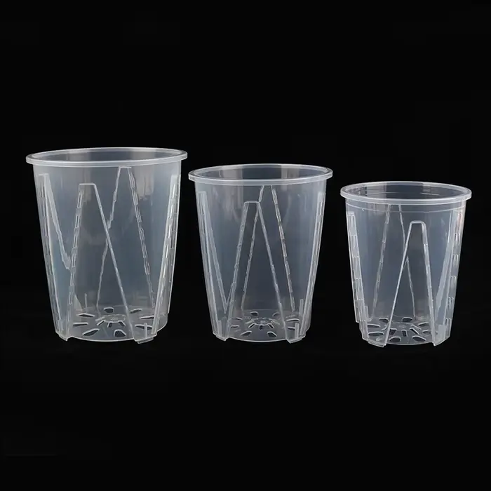 Pot de plante en plastique transparent