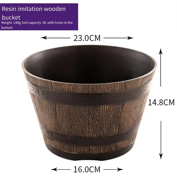 Ce pot en résine magnifiquement conçu offre un moyen accrocheur pour afficher vos petites plantes pr