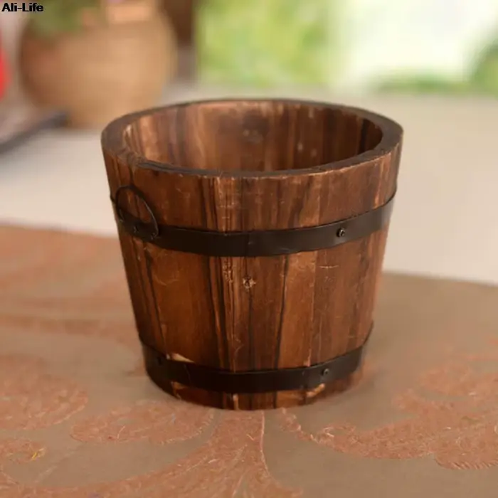 Petit pot de fleur en bois