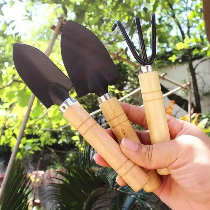 3 mini outils de jardin