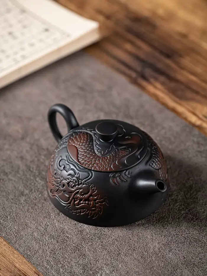 Jianshui argile violet poterie sculpture théière peint à la main Antique Relief