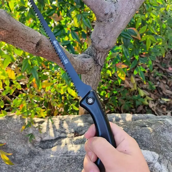 Mini scies de jardin pour le travail du bois