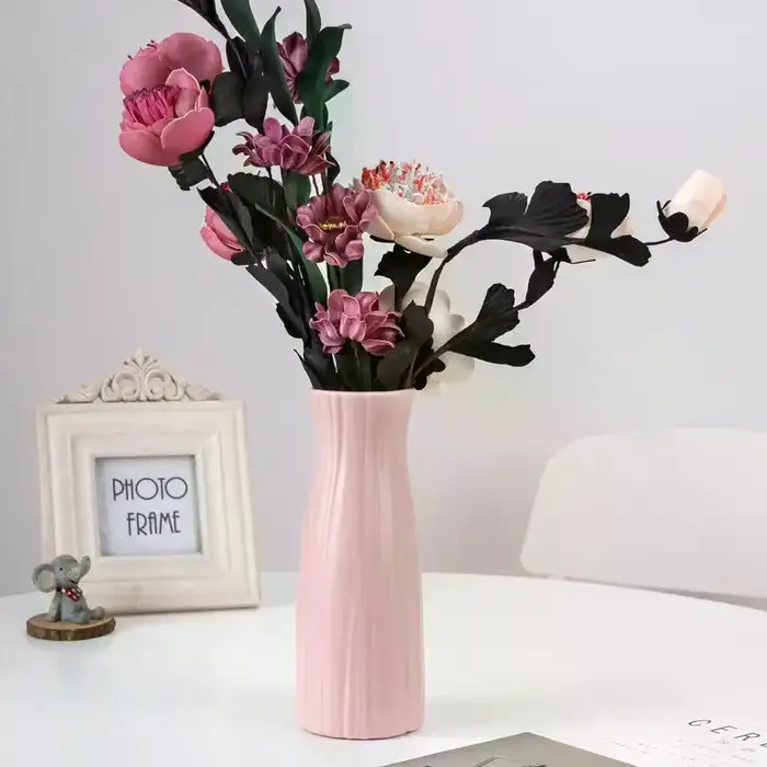 Vase à fleurs séchées en plastique avec pot