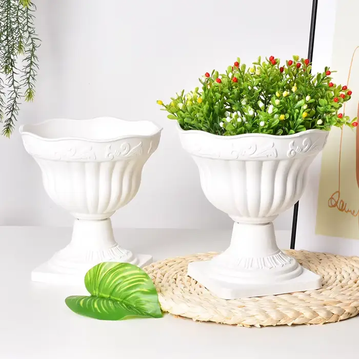 Grande jardinière extérieure en plastique blanc