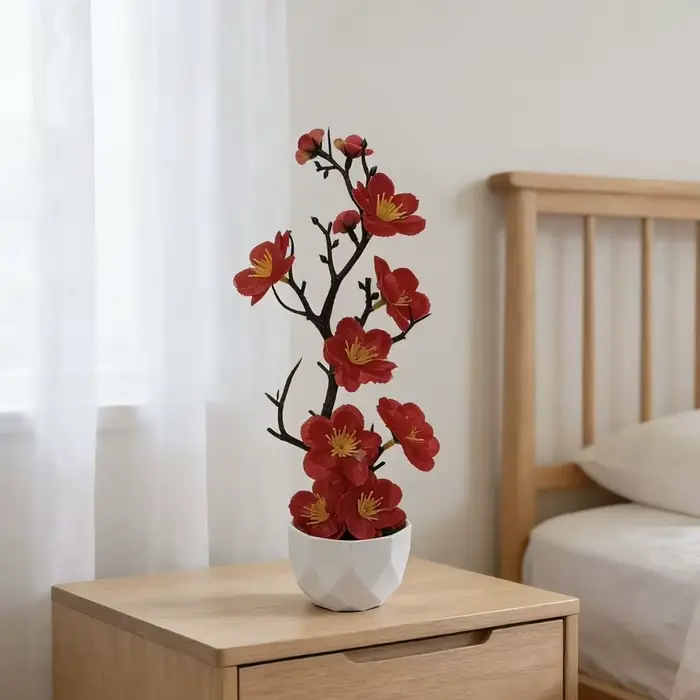Petite plante artificielle de fleurs de prunier rouges en pot avec pot blanc, fausse fleur de winter